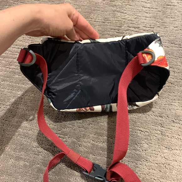 Columbia Floral Bum Bag Fanny Pack - Picture 3 of 7